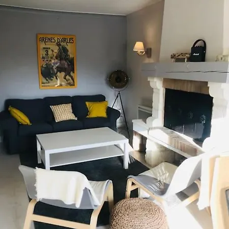 Maison Face Aux Remparts Aigues-Mortes
