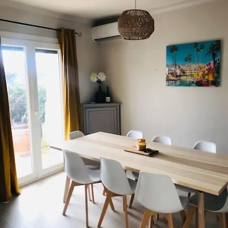 Vakantiehuis Maison Face Aux Remparts Aigues-Mortes