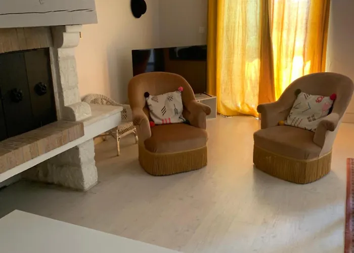 Maison Face Aux Remparts Aigues-Mortes